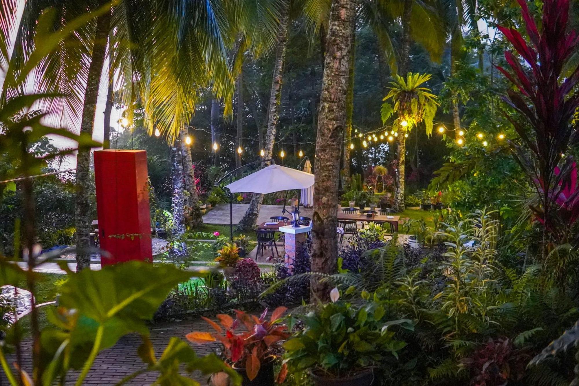 Air Manis Hillside Villa Cafe & Resto Padang  Exterior photo